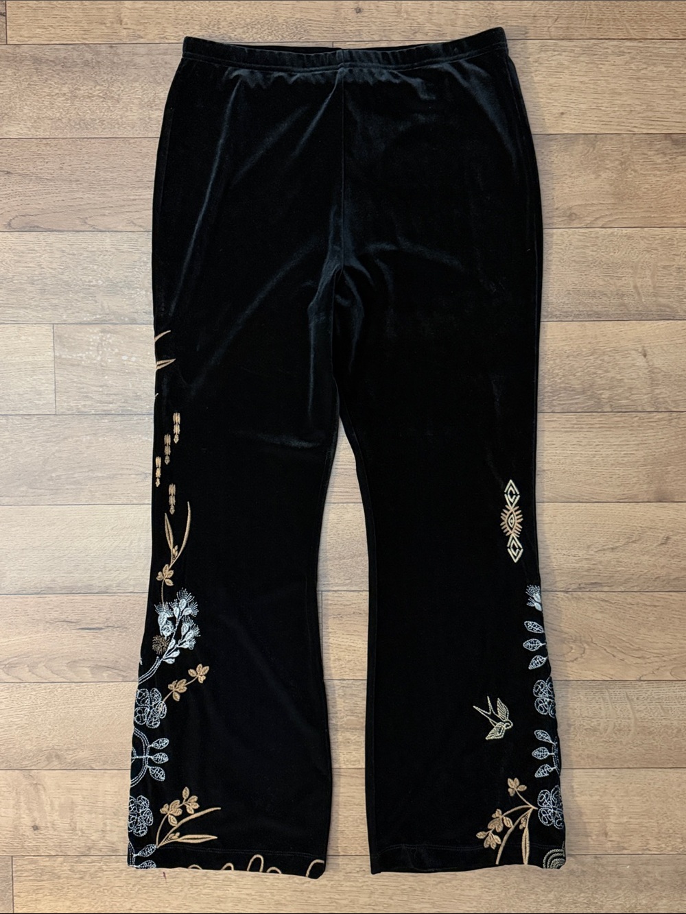 Johnny Was Size Medium Stretch Velvet Baby Boot Cut Jenai Embroidered Leggings M